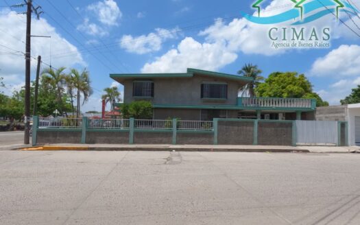 CASA EN VENTA EN ESQUINA EN LA COL. BUROCRATAS EN PANUCO, VERACRUZ